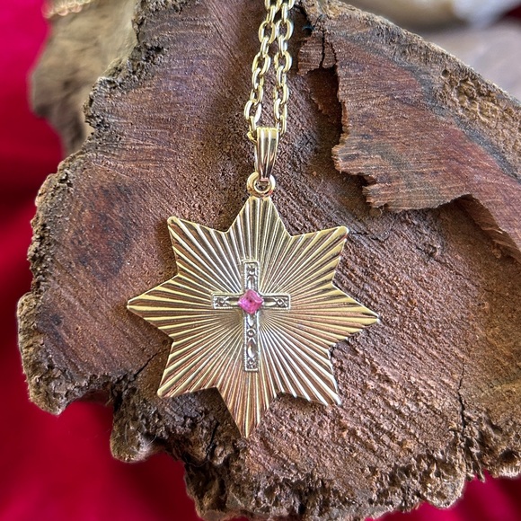 🍓GOLD PLATED VINTAGE OCTOBER BIRTHSTONE NECKLACE PINK TOURMALINE CROSS NECKLACE - Picture 2 of 4